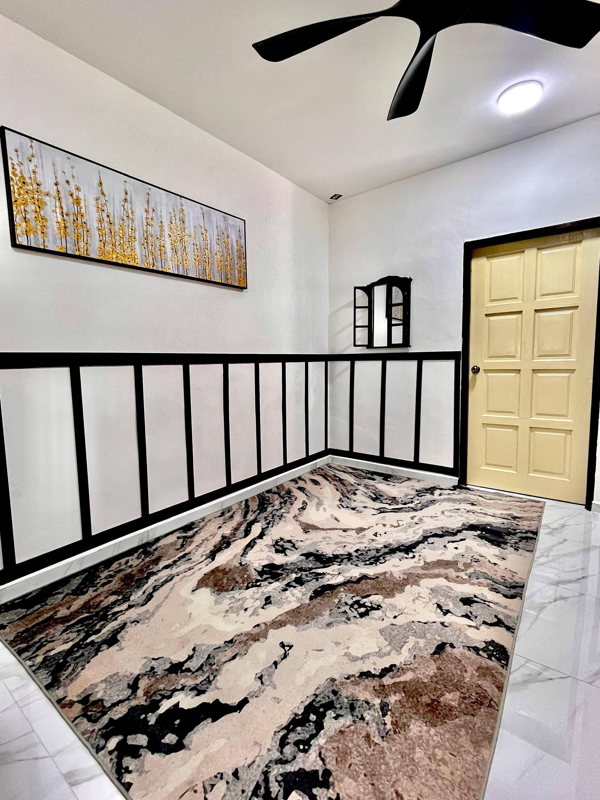 Santai Bersila di ruang tamu Homestay Kayu Manis