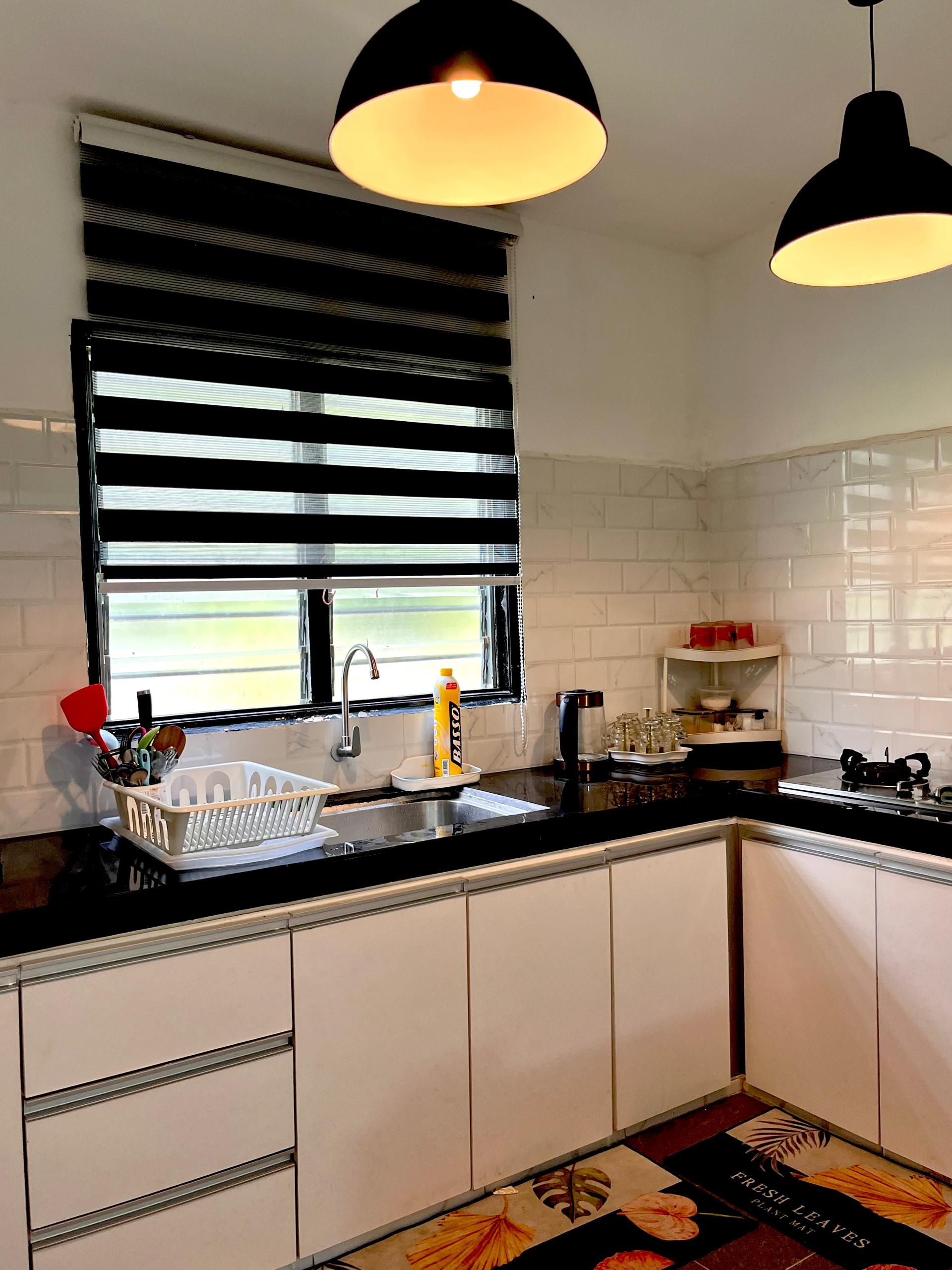 Dapur Lengkap Homestay Kayu Manis dengan peralatan moden