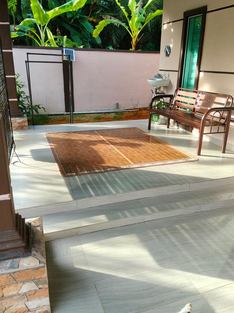 Halaman Luas Homestay Kayu Manis untuk aktiviti luar